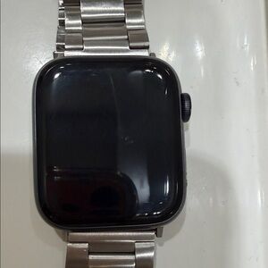 Apple Watch Series 5- 44mm Aluminum -32GB